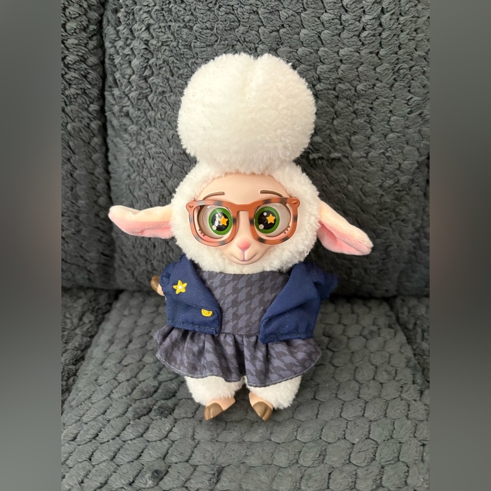 Miniso Disney Zootopia blind box plush “Assistant Mayor Bellweather”